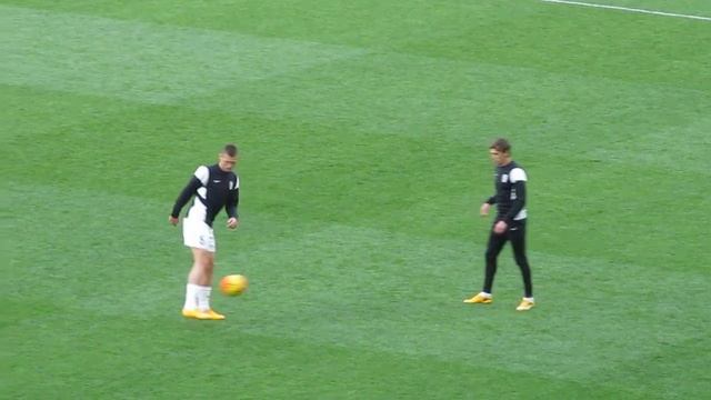 Разминка футболистов перед ответным матчем Шахтер : Александрия. смотреть онлайн