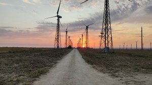 Ветряки недалеко от Поповки. Крым. август 2021