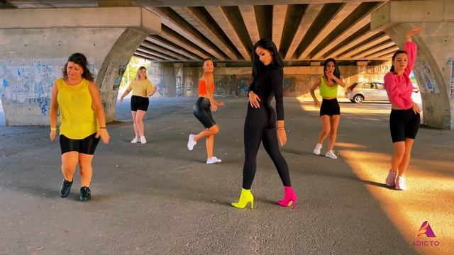 Neon Bachata | Cosmina | Toby Love - Lejos смотреть онлайн