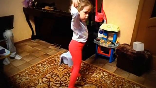 Little girl oriental dance \ Восточный танец в 4 года! смотреть онлайн