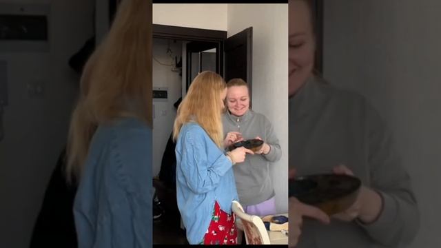 Не сошлись с сестрой во взглядах? смотреть онлайн