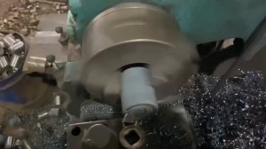Гениальный мастер сделал колесный ключ из старой цепи на мануфактуре
