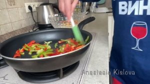 Фунчоза с говядиной, грибами и овощами