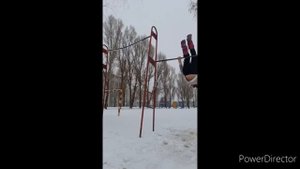 трюки на турнике (воркаут) зимой