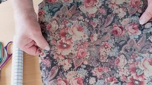 ПРОКЛЕИВАЮ ТКАНЬ ПЛЁНКОЙ..ПОДГОТОВКА ТКАНИ ДЛЯ ПОШИВА КОСМЕТИЧКИ..