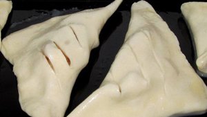 Булочки из слоеного теста с яблоками