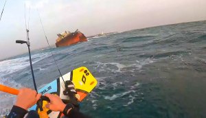 К останкам кораблекрушения на кайте в шторм!