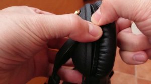 Marshall Monitor II A.N.C. Headphones - How to detach and reattach ear cushions