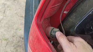 Замена ламп в задних фонарях Ситроен С4
