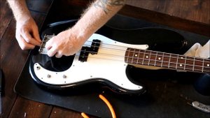 Fender Precision Bass Part 2: Restore.