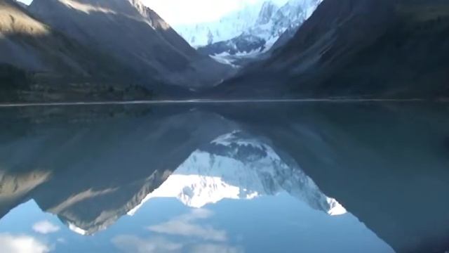 Отражение Белухи в Аккемском озере.mp4 смотреть онлайн