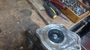 Установка сальника от бензопилы на помпу двигателя ИЖ Юпитер 6 / Юнкер с водяным охлаждением.