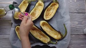 Баклажаны фаршированные куриными желудочками.