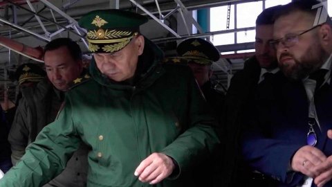 Сергей Шойгу проверил ход выполнения гособоронзаказа на военном предприятии Алтайского края