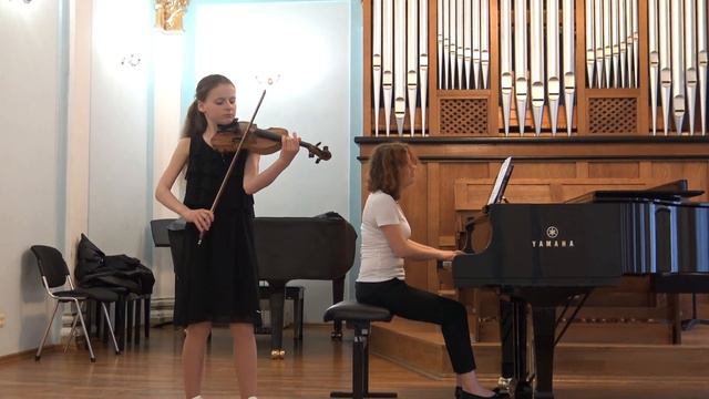 Stefania Pospekhina plays Mozart 3, movement 2 смотреть онлайн