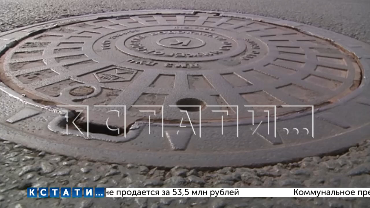 необычные канализационные люки. канализационный люк старинный. 80. люк металлический канализационный. открытый люк.