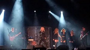 Новая версия исполнения Высоцкого. Дом хрустальный на горе для неё. Вкусно сделали!!!