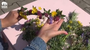 Как плести венок из полевых цветов?