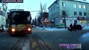 В Рыбинске троллейбус протаранил две машины