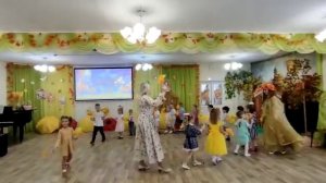 Танец с листочками - средняя группа