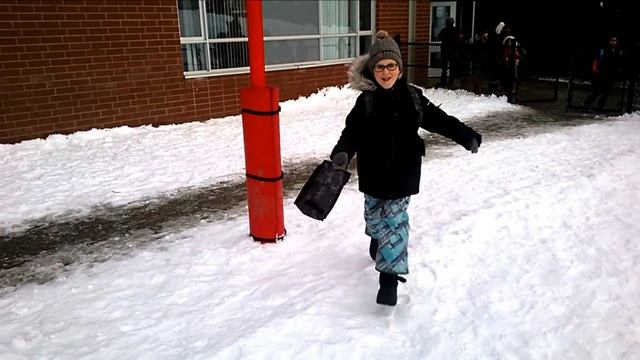 снег || DIY новогодние венки ?|| новые ботинки для Габи смотреть онлайн