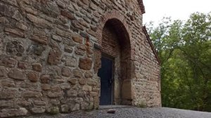 Кахетия: УНИКАЛЬНЫЙ Храм КВЕЛАЦМИНДА в Гурджаани | Грузия ЕДИНСТВЕННАЯ двухкупольная церковь #WithM