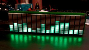 Зелёный графический индикатор уровня записи.
Level indicator Green