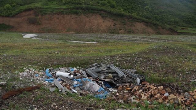 Загрязнение реки Кичи-Талдык, село Бек-Жар_2 смотреть онлайн