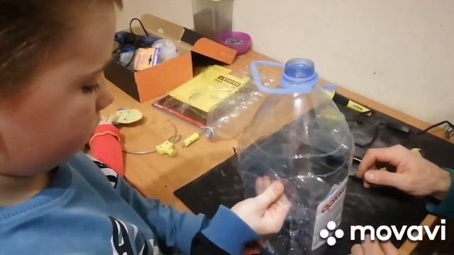 Кормушка для птиц с автоподачей корма