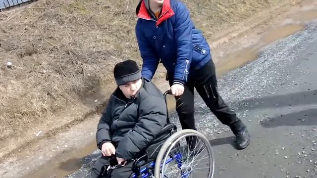 Преодоление препятствий инвалидом-колясочником на ул. Трудовая и ул. Советская в агр.гор.Поколюбичи