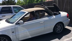 Как закрывается крыша у  кабриолета Volvo C70. /