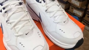 Кроссовки Nike Air Monarch IV