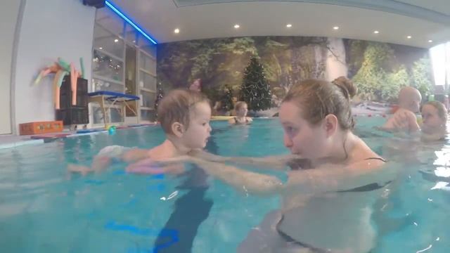 Baby swimming class -8 months old- смотреть онлайн