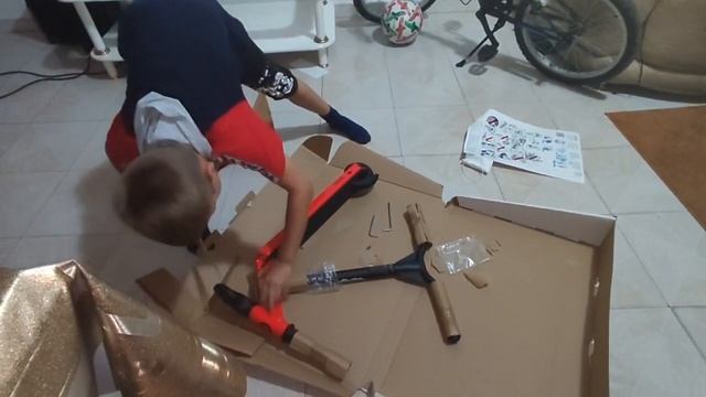 Распаковка нового трюкового самоката. OXELO MF ONE смотреть онлайн