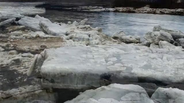 Ледоход на реке Томь и Уса в Междуреченске  монтаж В Н  Королькова 3