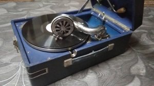 красивая музыка на патефоне