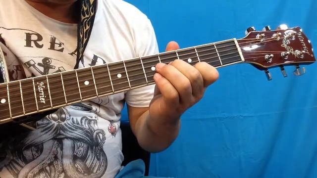 Как играть на гитаре аккорд Em смотреть онлайн