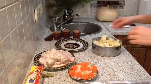 Очень простой рецепт! Картошка с куриными ножками в духовке смотреть онлайн