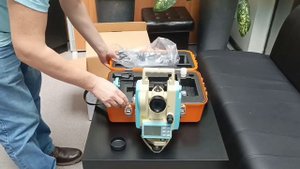 Распаковка электронного теодолита RGK T-02 (геодезическое оборудование)