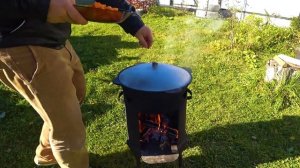 Готовим картофельный суп в казане на природе, в деревне и едим натуральное.