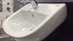 Видео обзор керамической раковины 45 см Grohe Bau Ceramic 39424000