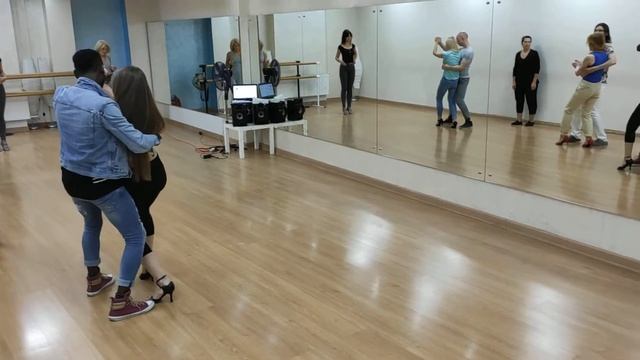 Урок бачаты от Джуниора 06.07.2019 смотреть онлайн