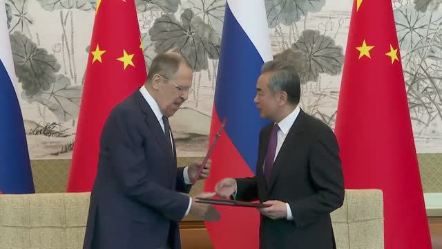 С.Лавров и Ван И подписывают план межмидовских консультаций на 2024 год, Пекин, 9 апреля 2024 года