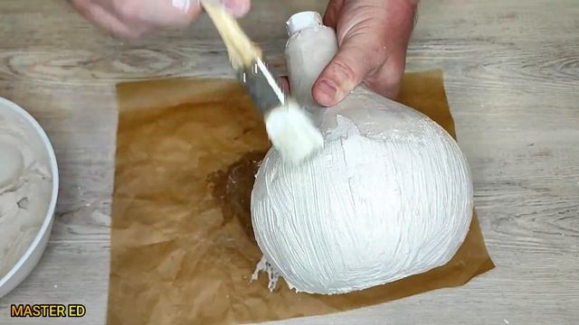 УДИВИТЕЛЬНАЯ ИДЕЯ? ИЗ БУТЫЛКИ ОТ МОЛОКА И ВОЗДУШНОГО ШАРИКА? ИНТЕРЬЕРНАЯ ВАЗА СВОИМИ РУКАМИ DIY смотреть онлайн