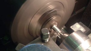 Точение  на токарном станке.