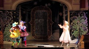 Новогодний спектакль "Волшебное зеркало"