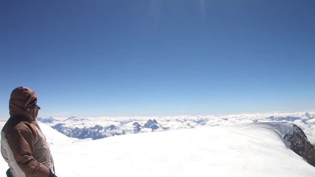 На вершине Эльбруса 5642 метра. смотреть онлайн