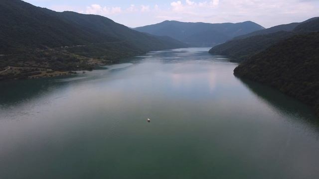 Крепость Ананури и Жинвальское водохранилище
