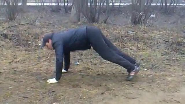 видео хлопок за спиной. смотреть онлайн