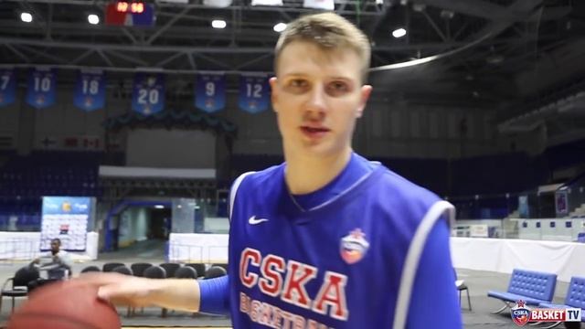 Форвард ЦСКА Андрей Воронцевич ответил юному болельщику